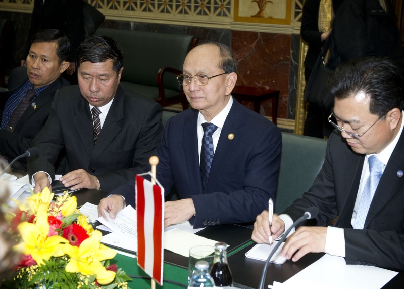 Aussprache. Delegation der Republik der Union Myanmar mit dem Staatspräsidenten S.E. Thein Sein (2.v.re.)