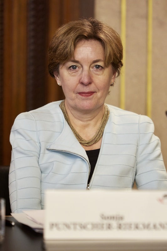 Salzburg Centre of European Studies Sonja Puntscher-Riekmann