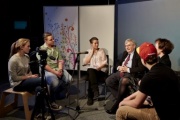 Gespräch des Zeitzeugen Ari Rath (Mitte) und der Expertin der für Zeitgeschichte Ulrike Felber mit Jugendlichen
