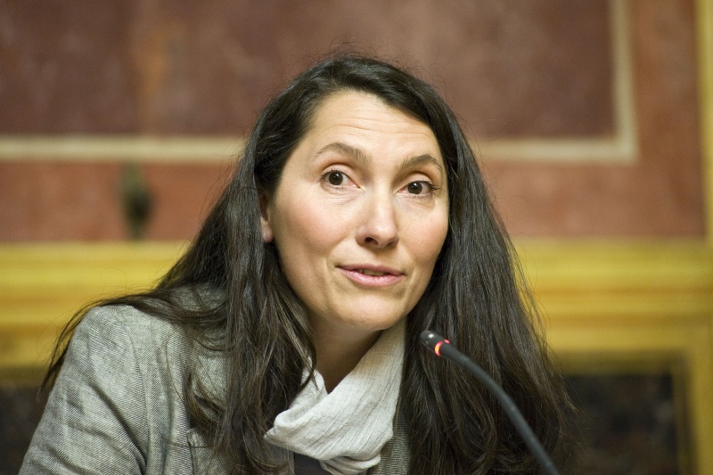 Gründerin Digitalks Meral Akin-Hecke am Podium