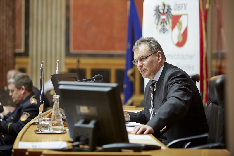 Bundesratspräsident Edgar Mayer am Präsidium