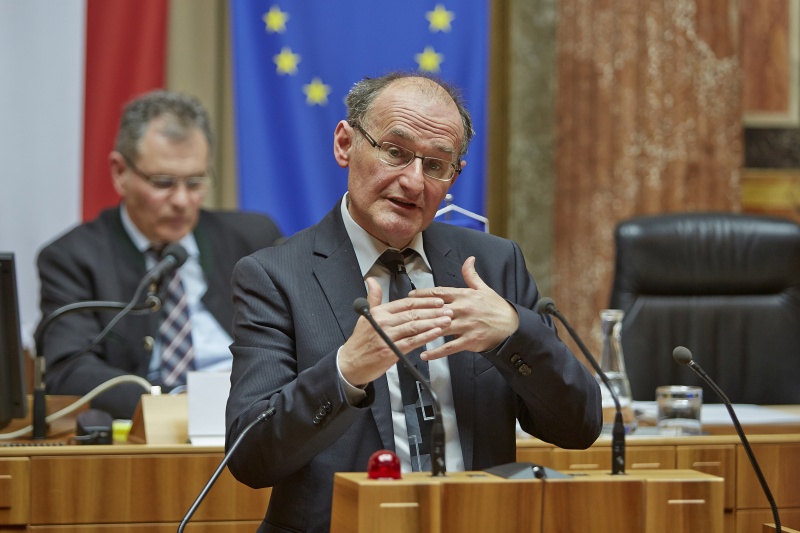 Direktor des Instituts für Föderalismus Peter Bußjäger am Rednerpult