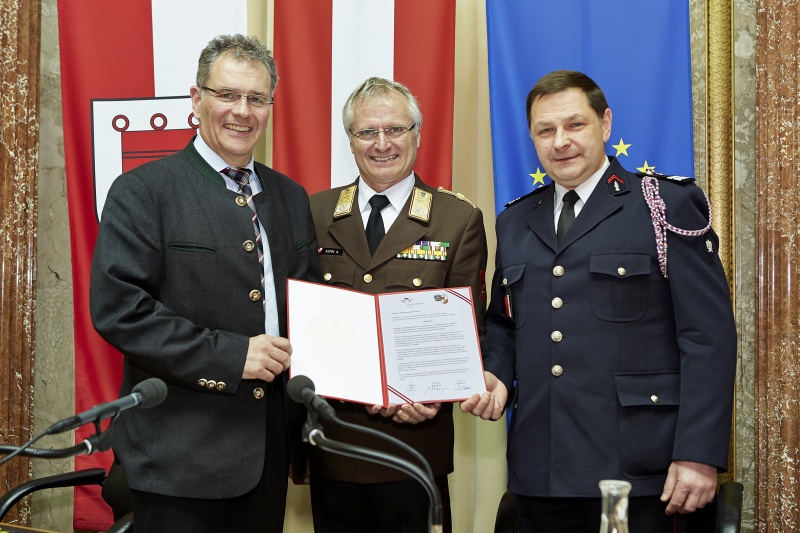 v.li.: Bundesratspräsident Edgar Mayer, Präsident des ÖBFV Albert Kern und Generalsekretär des CTIF Michel Bour