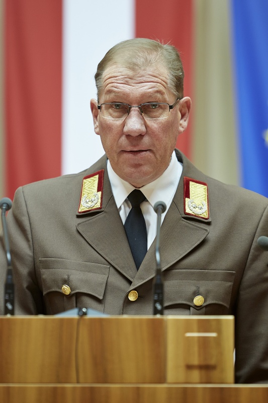 Landesfeuerwehrinspektor Hubert Vetter am Rednerpult