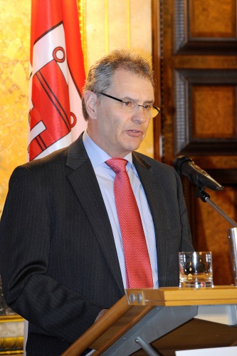 Bundesratspräsident Edgar Mayer begrüßt die Veranstaltungsteinehmer/innen