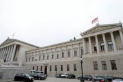 Parlamentfassade mit Voralberger Flagge
