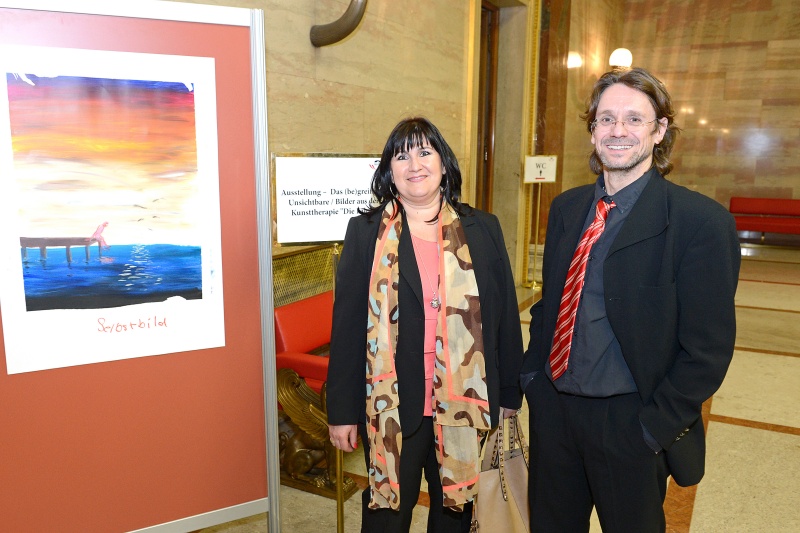 v.li.: Mitarbeiterin des Bundesratspräsidenten Andrea Hopfgartner und der Geschäftsführer "Die Fähre" Konrad Steurer