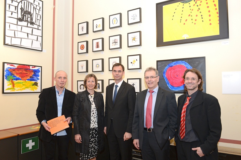 v.li.: Kurator Martin Schwall, Vorarlberger Landtagspräsidentin Gabriele Nussbaumer, Landeshauptmann von Vorarlberg Markus Wallner, Bundesratspräsident des Bundesrates Edgar Mayer und der Geschäftsführer "Die Fähre" Konrad Steurer