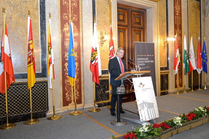Bundesratspräsident Edgar Mayer am Rednerpult