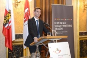 Landeshauptmann von Vorarlberg Markus Wallner am Rednerpult bei seinen Vortrag "Gemeinsam Verantwortung tragen"