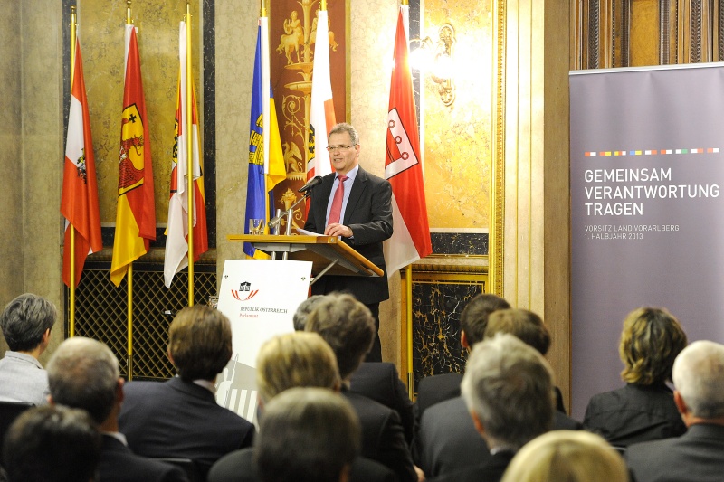 Bundesratspräsident Edgar Mayer am Rednerpult
