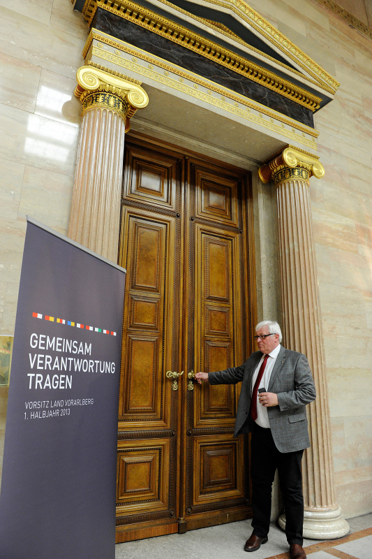Eingang zum Bundesratssitzungsaal mit Rollup