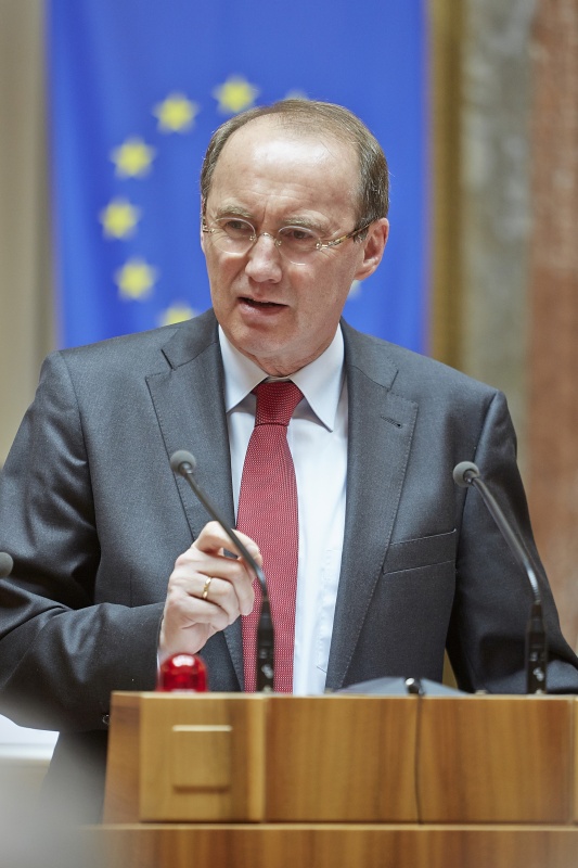 Vizepräsident des Europäischen Parlaments Othmar Karas am Rednerpult