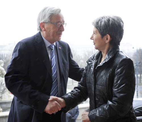 v.li.: Der Premierminister des Großherzogtums Luxemburg S.E. Jean-Claude Junker wird durch Nationalratspräsidentin Barbara Prammer begrüßt