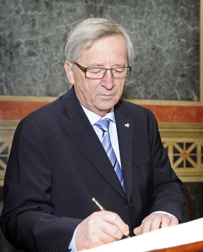 Premierminister des Großherzogtums Luxemburg S.E. Jean-Claude Junker beim Eintrag in das Gästebuch