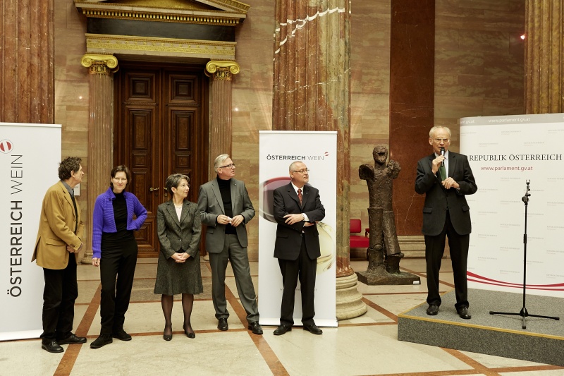 Nationalratsabgeordneter und Weinbotschafter Niederösterreichs Günter Stummvoll (V) am Podium