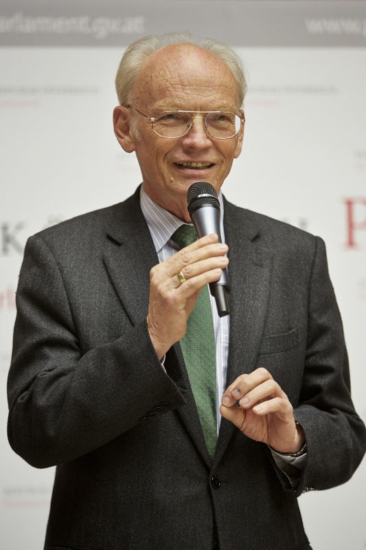 Nationalratsabgeordneter und Weinbotschafter Niederösterreichs Günter Stummvoll (V) am Wort