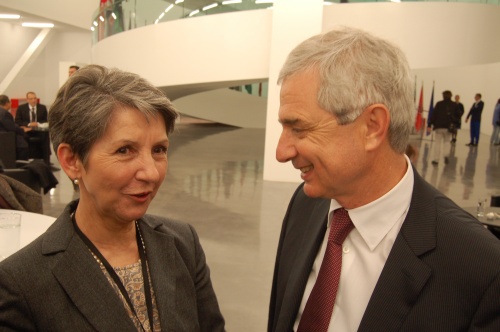 v.li.: Nationalratspräsidentin Barbara Prammer (S) im Gespräch mit dem Präsidenten der französischen Nationalversammlung Claude Bartolone