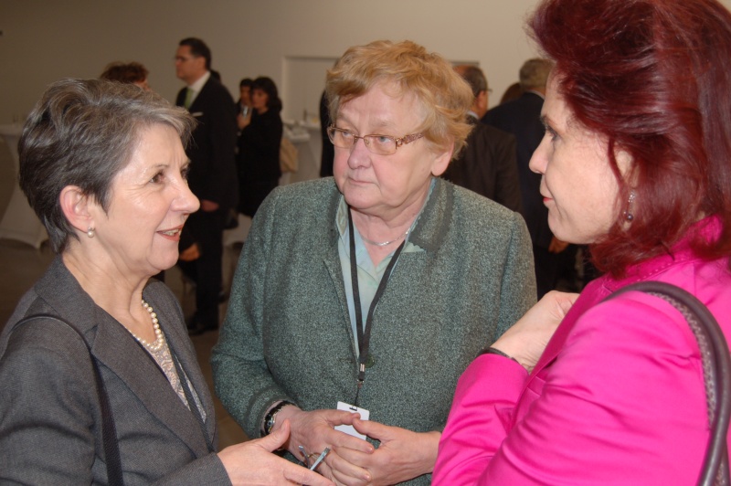 v.li.: Nationalratspräsidentin Barbara Prammer (S) im Gespräch mit der estnischen Parlamentspräsidentin Ene Ergma und der lettischen Parlamentspräsidentin Solvita Aboltina