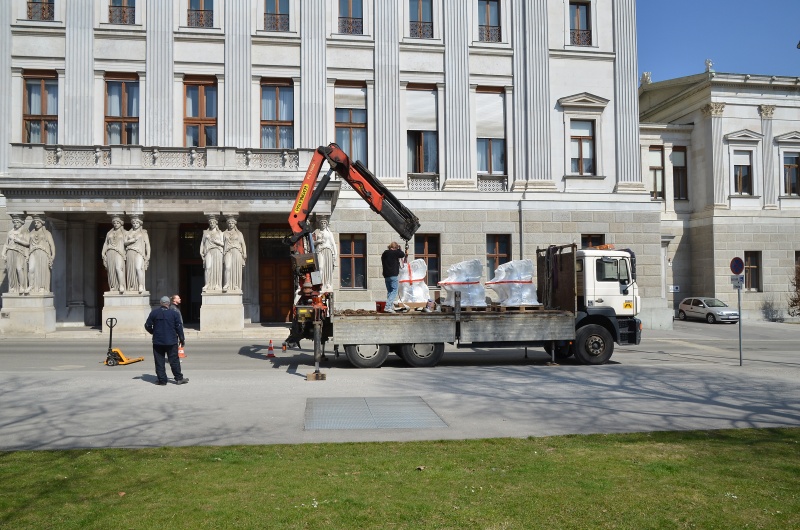 Anlieferung der Greifen