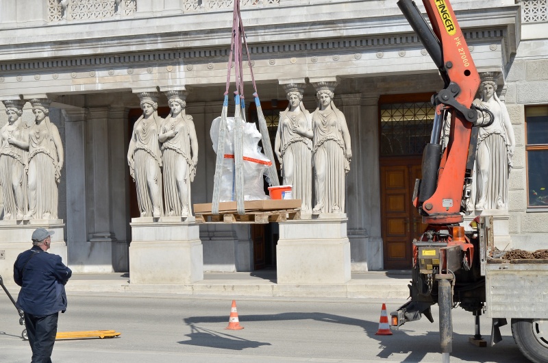 Anlieferung der Greifen