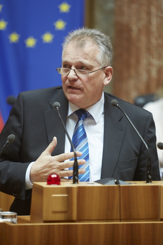Bundesrat Gottfried Kneifel (V) am Rednerpult