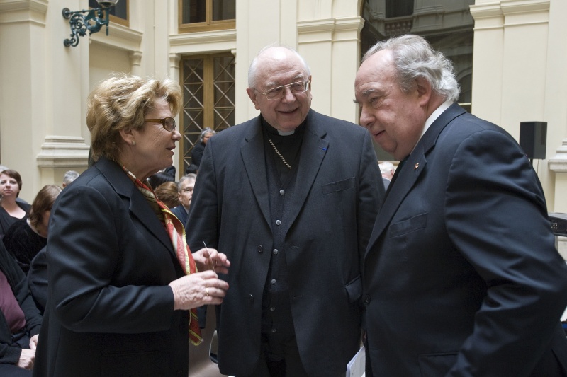 v.li.: Präsidentin des Dachverbands Hospiz Österreich Waltraud Klasnic, Apostolischer Nuntius in Wien Peter Stephan Zurbriggen und der  Zweite Präsident des Nationalrates Fritz Neugebauer.