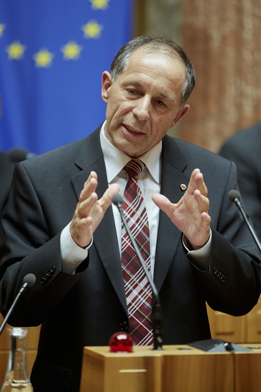 Mitglied des Bundesrates Georg Keuschnigg am Rednerpult