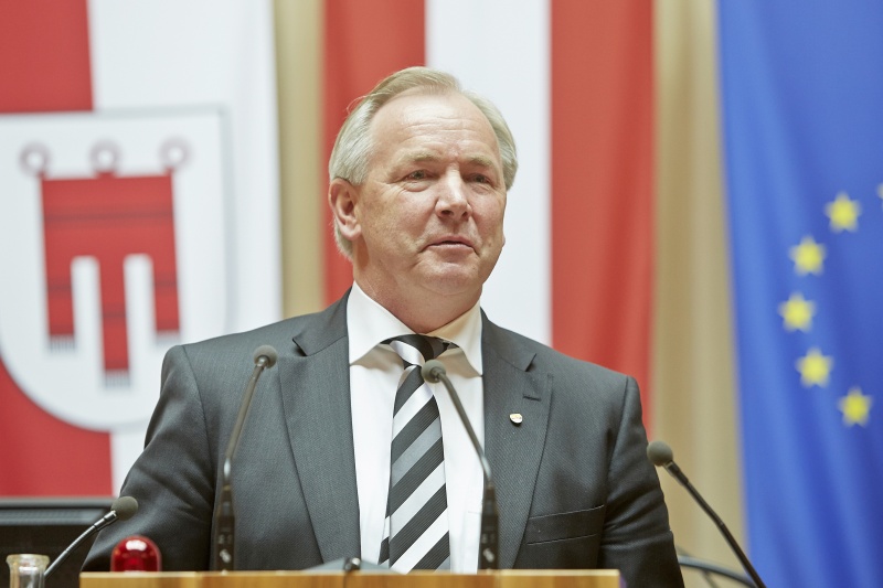 Bundesrat Gerhard Dörfler (F) am Rednerpult