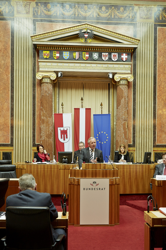 Bundesrat Gerhard Dörfler (F) am Rednerpult