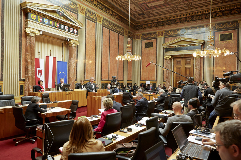 Bundesrat Gerhard Dörfler (F) am Rednerpult