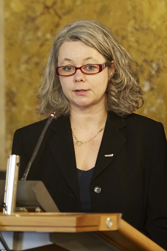 Volkshilfe Österreich Verena Fabris am Rednerpult