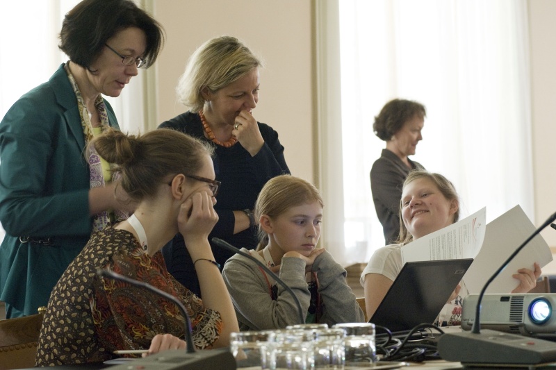 Internet und Facebook im Parlament.