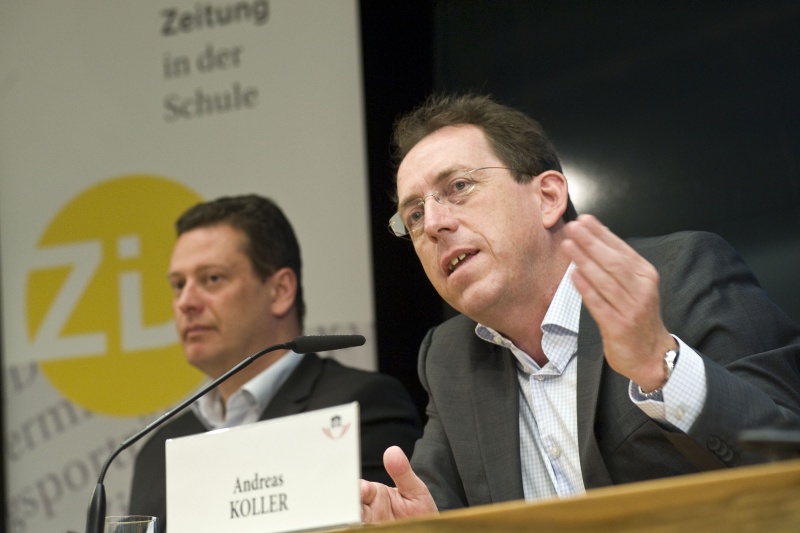 v.li. am Podium: Der Chefredakteur der Austria Presse Agentur (APA) Michael Lang und der stellv. Chefredakteur der Salzburger Nachrichten, Andreas Koller.