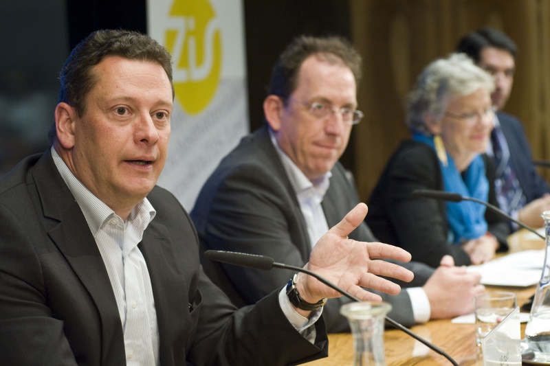 v.li. am Podium: Der Chefredakteur der Austria Presse Agentur (APA) Michael Lang, der stellv. Chefredakteur der Salzburger Nachrichten, Andreas Koller, die geschaeftsfuehrende Praesidentin von Reporter ohne Grenzen, Rubina Moehring, und GF des oesterreichischen Presserates, Alexander Warzilek.