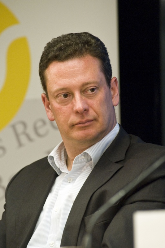 Der Chefredakteur der Austria Presse Agentur (APA) Michael Lang am Podium.