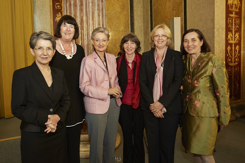 v.links: Nationalratspräsidentin Barbara Prammer, die Präsidentin der Österreichischen UNESCO Kommission Eva Nowotny, Bundesministerin für Unterricht, Kunst und Kultur Claudia Schmied, Universität Konstanz Aleida Assmann, UNESCO Paris Mechthild Roessler und die Generalsekretärin der Österreichischen UNESCO Kommission  Gabriele Eschig.