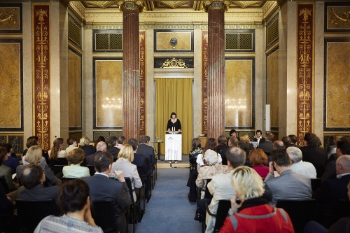 Die Präsidentin der Österreichischen UNESCO Kommission Eva Nowotny am Rednerpult