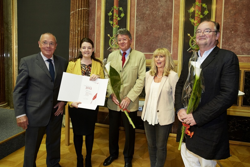 v.li.: Präsident des Presseclub Concordia Peter Bochskanl, die Chefredakteurin der Kleinen Zeitung Kärnten Eva Weissenberger, Reinhard Dottolo,eine Veranstaltungsteilnehmerin und Gerfried Sperl