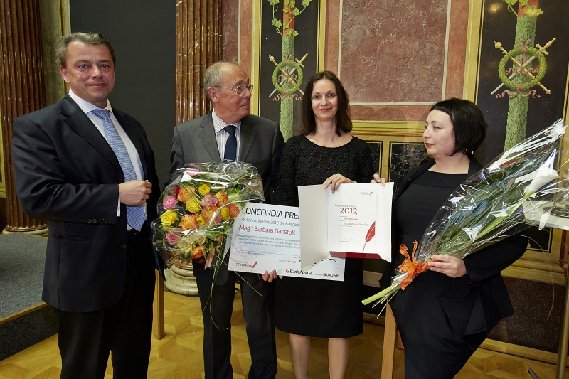 v.li.: Ein Veranstaltungsteilnehmer, der Präsident des Presseclub Concordia Peter Bochskanl, Ö1 Barbara Gansfuß und Julya Rabinowitsch