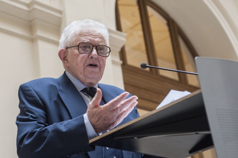 Autor Moshe Jahoda bei seiner Rede