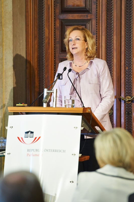 Finanzministerin Maria Fekter am Rednerpult