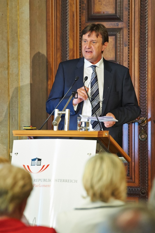 ÖBFA Mitarbeiter Günther Wahl am Rednerpult