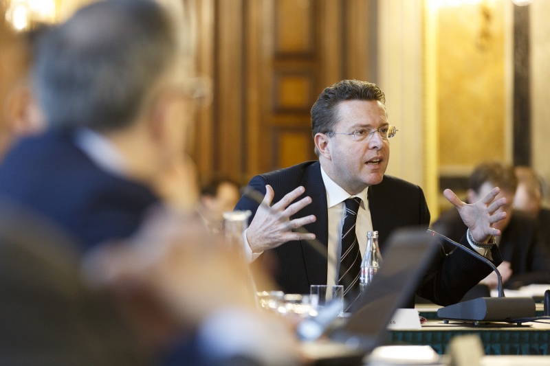 Nationalratsabgeordneter Herbert Scheibner (B) am Wort