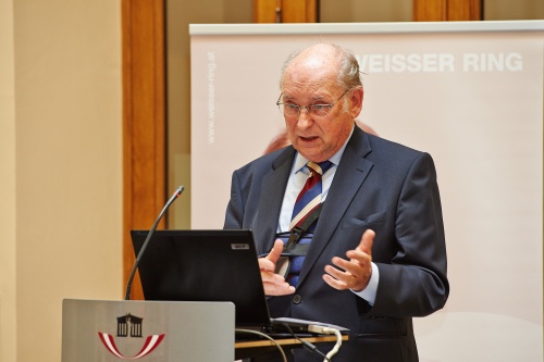 Präsident des WEISSEN RINGESHon.-Prof. Udo Jesionek am Rednerpult