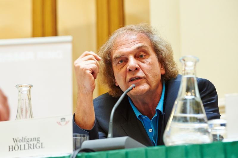 Heute Redakteur Wolfgang Höllrigl am Podium