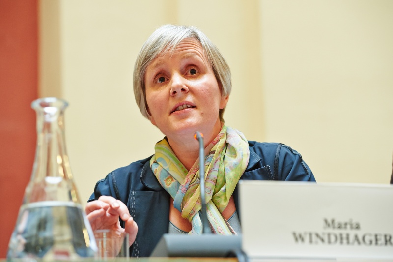 Rechtsanwältin Maria Windhager am Podium