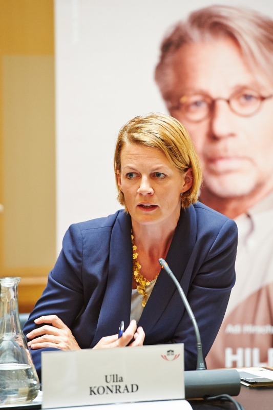 Berufsverband Österreichischer PsychologInnen Ulla Konrad am Podium