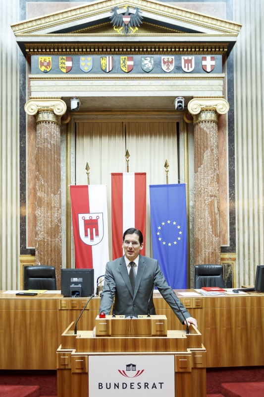 Bundesrat Stefan Posch (OF) am Rednerpult