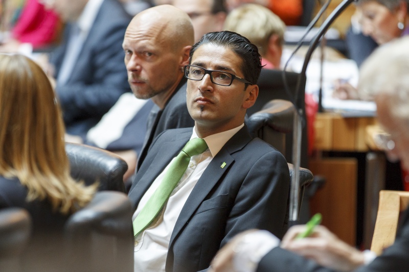 v.li.: Die Bundesräte Marco Schreuder (G) und Efgani Dönmez (G)